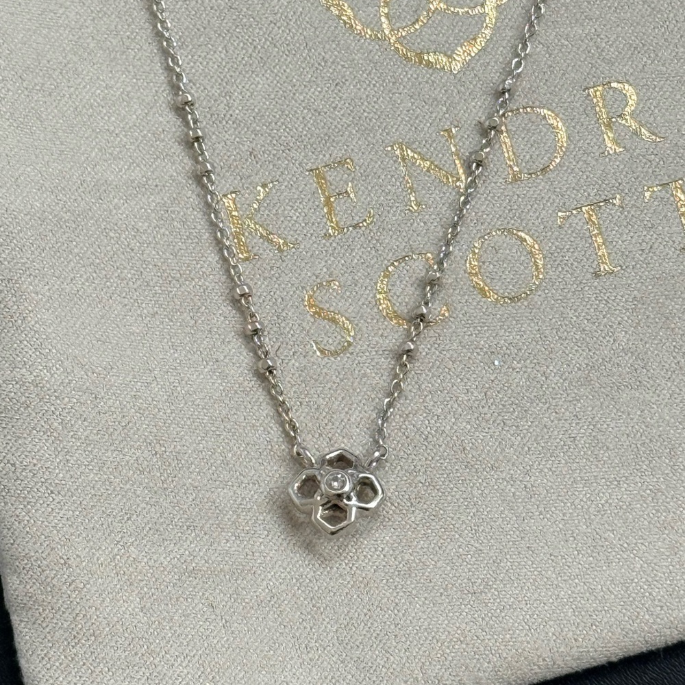 Kendra Scott Rue Pendant Necklace in silver